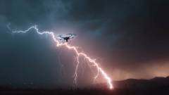 дрон та блискавка