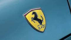 емблема Ferrari