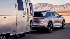 Lucid Gravity з причепом