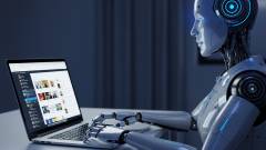 робот працює за ноутбуком