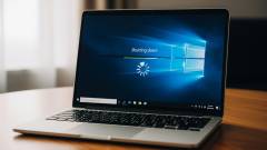 ноутбук вимикається