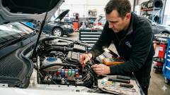 працівник на СТО